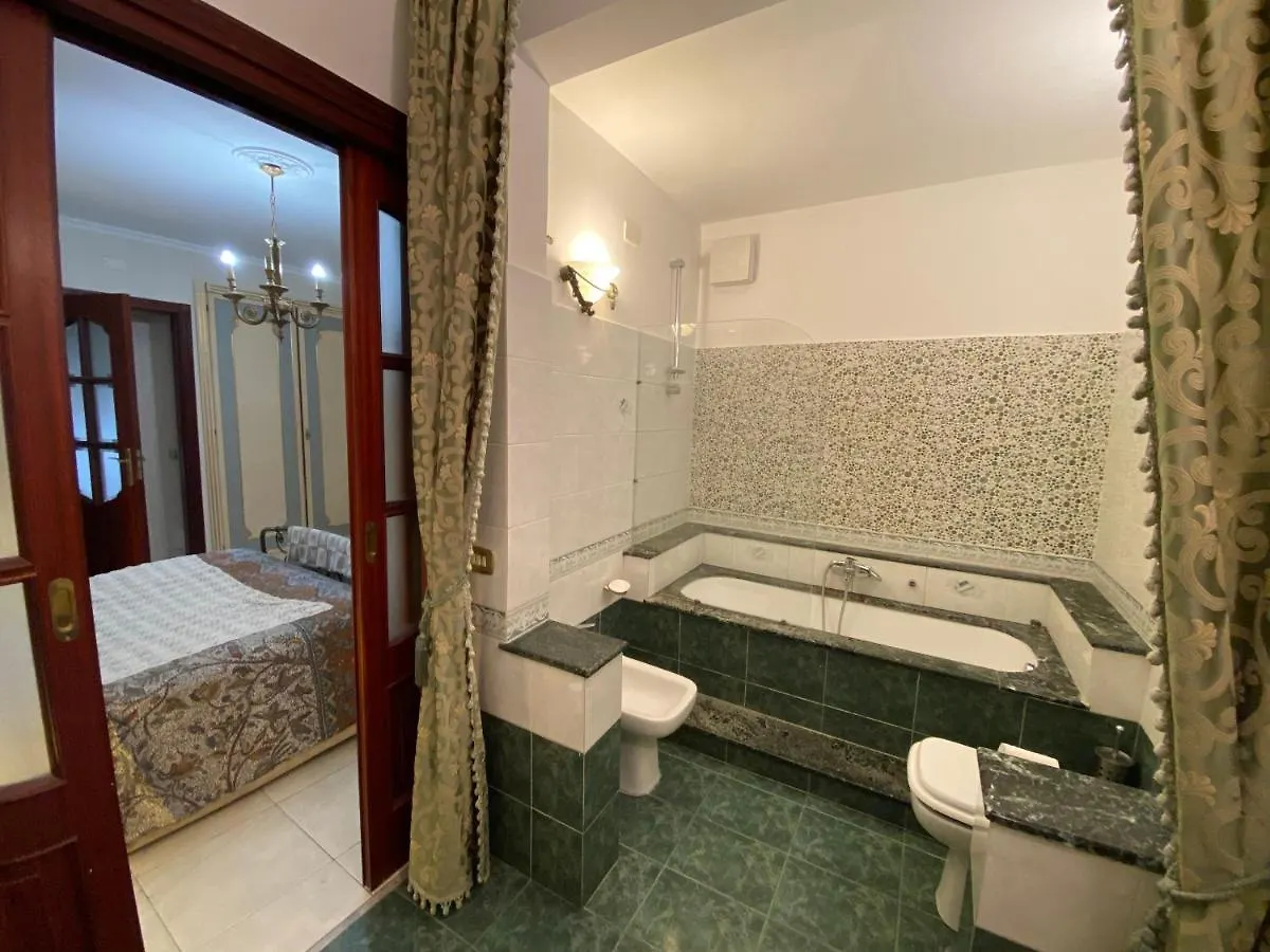 Apartamento Casa Kamalei, Tra Plebiscito E Lungomare Nápoles